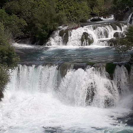Kuce Za Odmor Brkic Apartment Lozovac Bagian luar foto