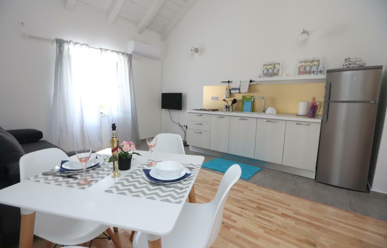 Kuce Za Odmor Brkic Apartment Lozovac Bagian luar foto