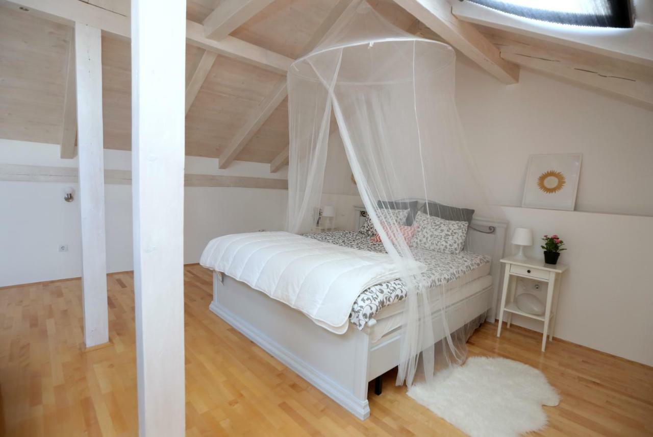 Kuce Za Odmor Brkic Apartment Lozovac Bagian luar foto