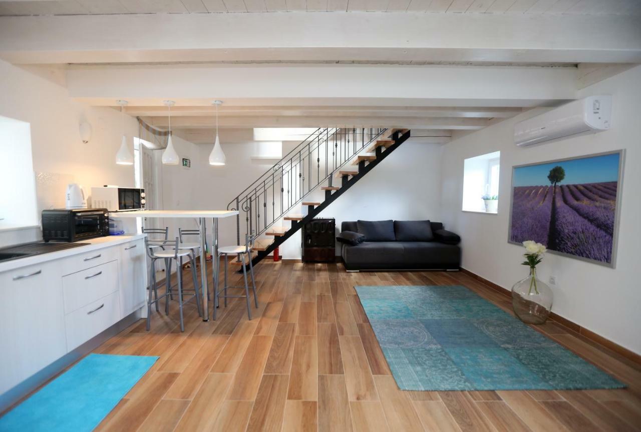Kuce Za Odmor Brkic Apartment Lozovac Bagian luar foto