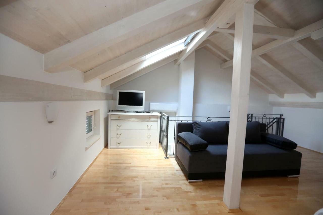 Kuce Za Odmor Brkic Apartment Lozovac Bagian luar foto