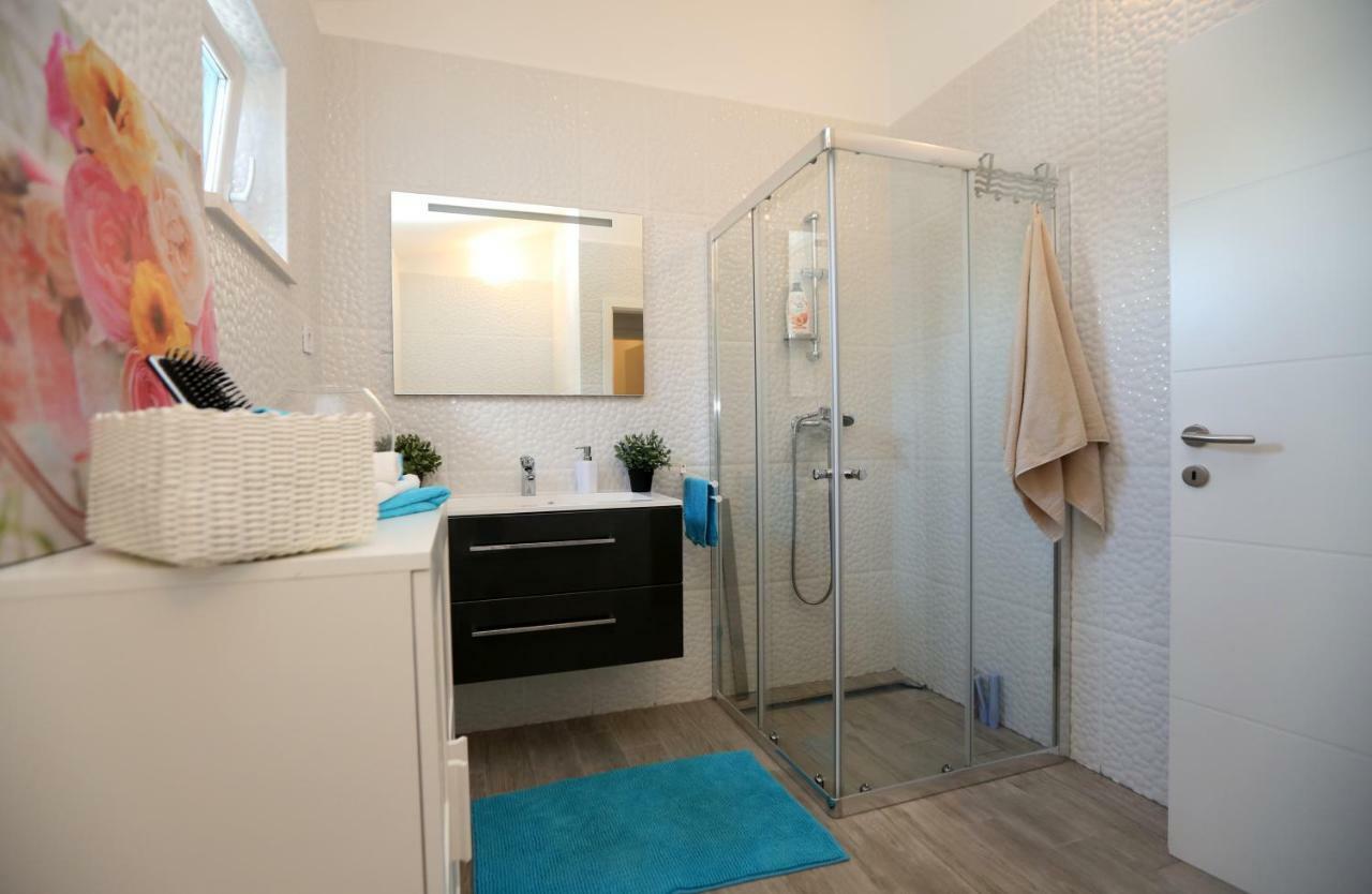 Kuce Za Odmor Brkic Apartment Lozovac Bagian luar foto
