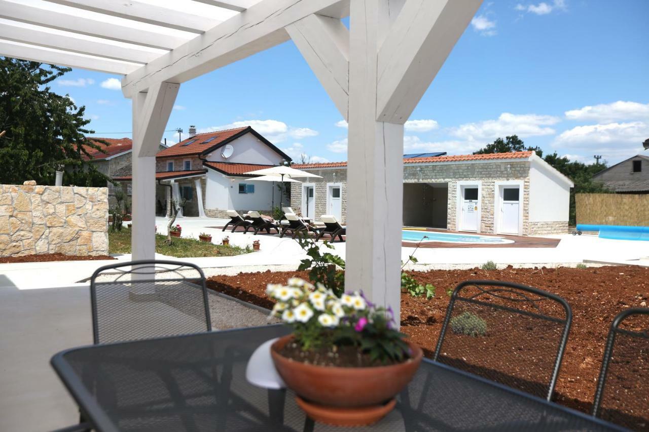 Kuce Za Odmor Brkic Apartment Lozovac Bagian luar foto