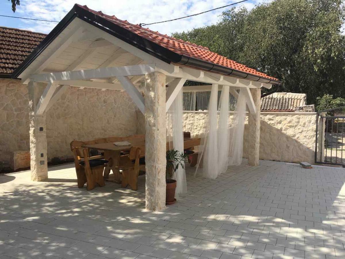 Kuce Za Odmor Brkic Apartment Lozovac Bagian luar foto