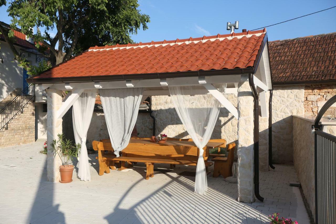 Kuce Za Odmor Brkic Apartment Lozovac Bagian luar foto
