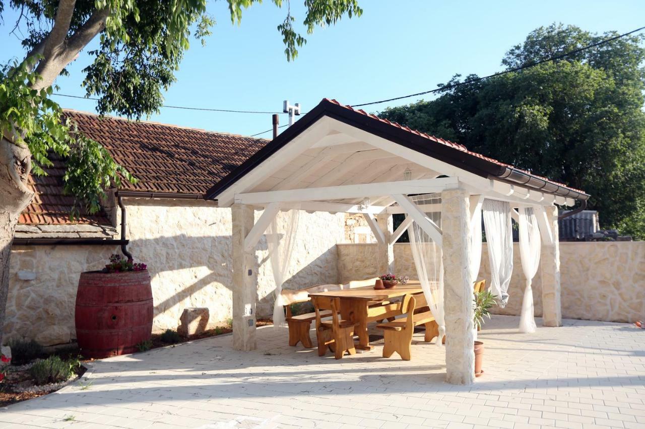 Kuce Za Odmor Brkic Apartment Lozovac Bagian luar foto